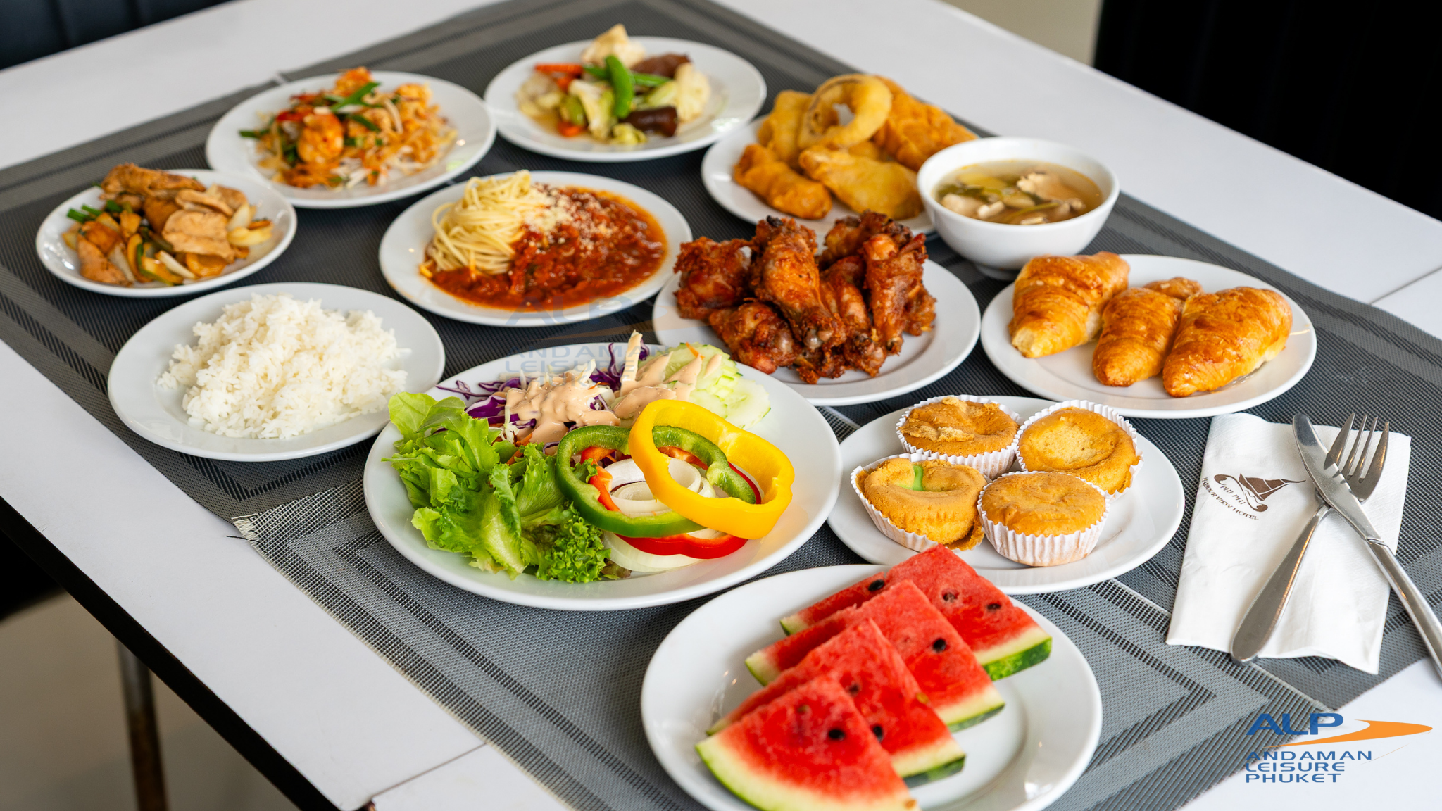 PHI PHI + MAYA + BAMBOO ISLAND DAY TRIP BY SPEEDBOAT